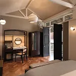 Noordin Mews